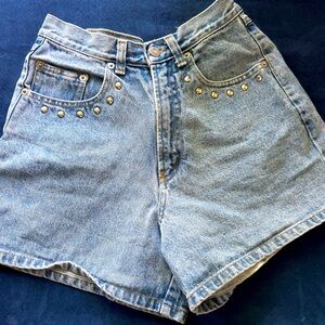Skoozi size 5 studded mom jean shorts